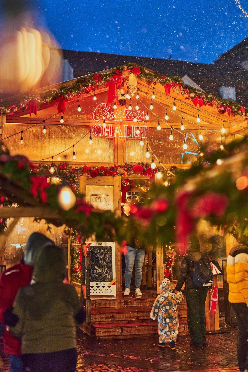 Ambiente festivo en el Christmas Chalet
