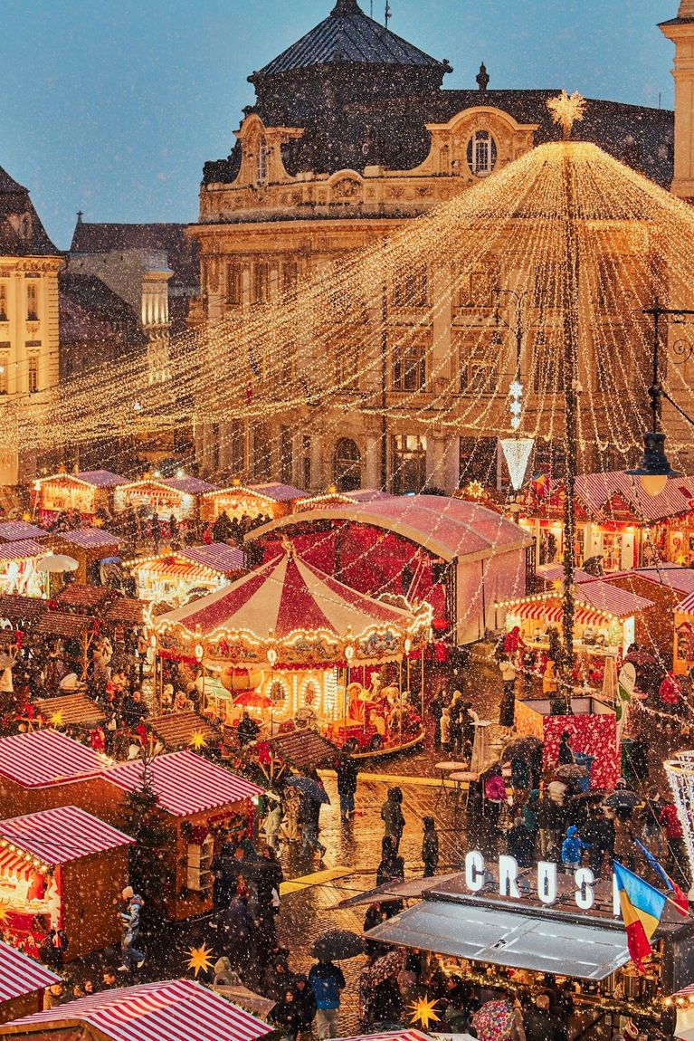 Casetas navideñas y luces del mercado