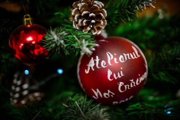 Atelier de pictat globuri Atelier de pictat globuri