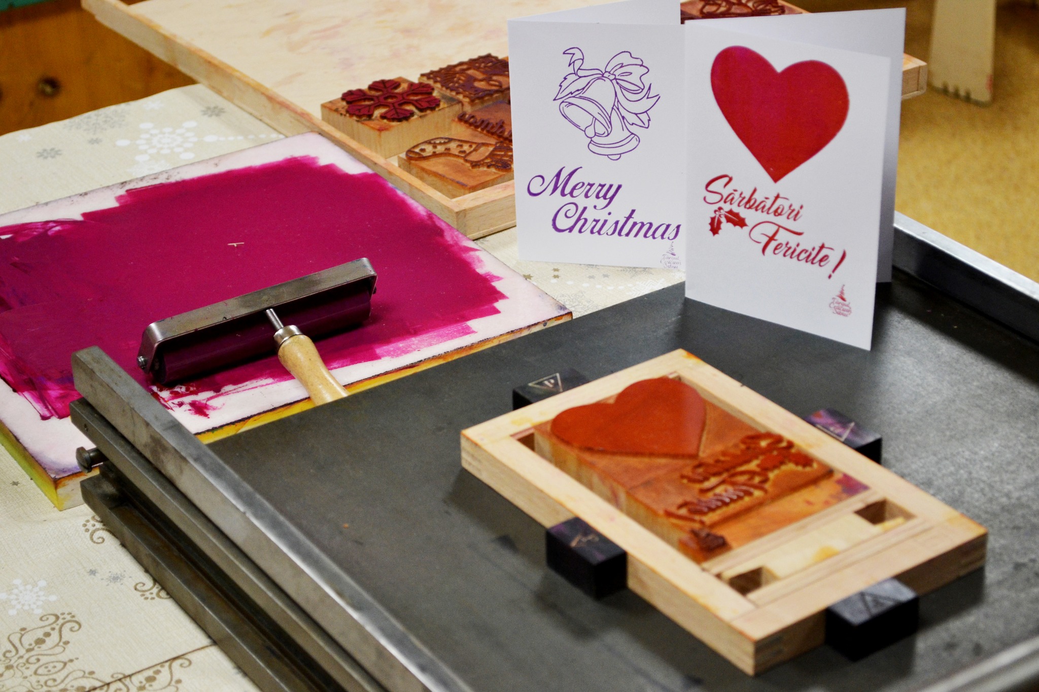 Căsuțe de lemn cu decorațiuni